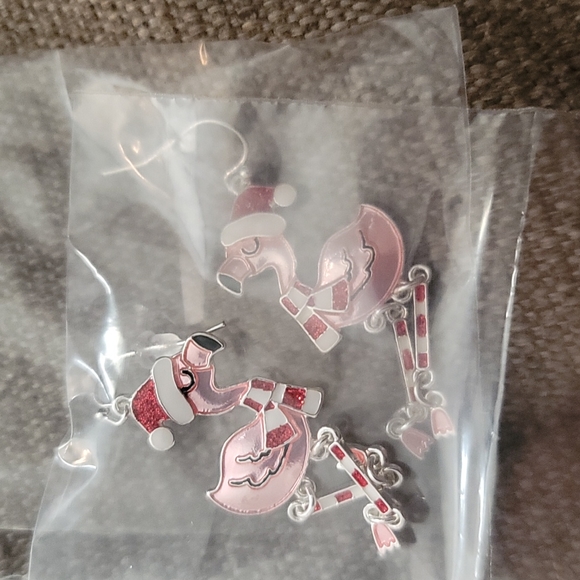 Jewelry - **Host pick** Santa flamingo earrings
